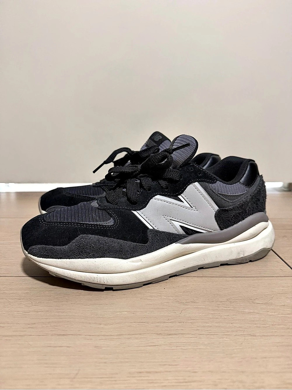 New Balance 57/40 Black & White US 10.5 Sneakers